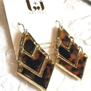 Earnings Tortoise 2” long      matches Leopard